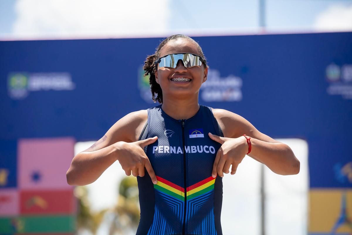 “O sorriso negro ainda incomoda muita gente”, diz Kawani Sofia, dona de 15 medalhas em Jogos da Juventude